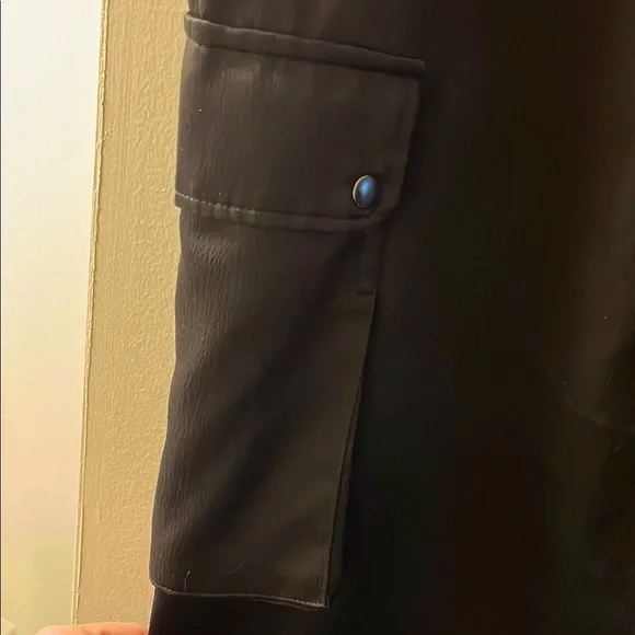 Women’s  Black Cargo Pants​​​ - Picture 3 of 4